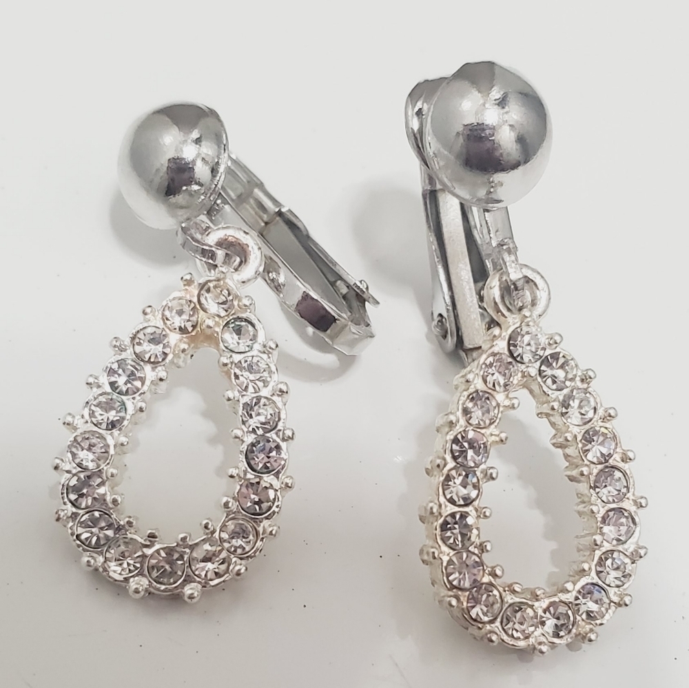 Silver Plated Tear Drop Earrings. Silver Tone Fashion Earrings For Women. 🌴